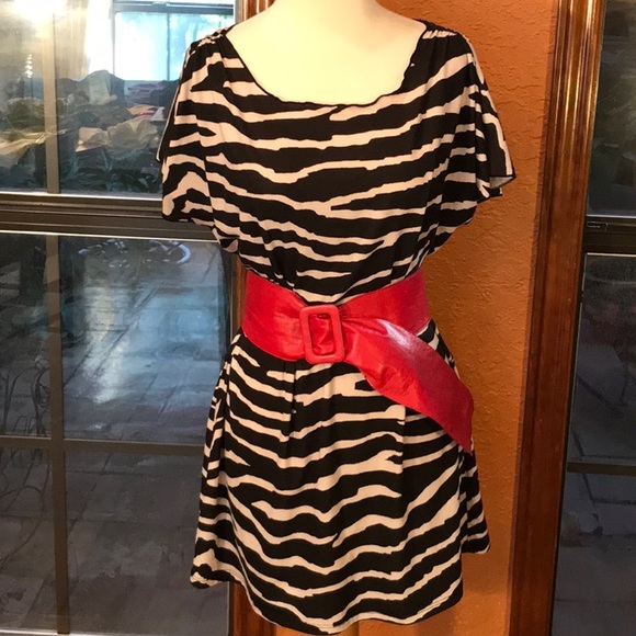 TWO 2 BELTS - Picture 2 of 6